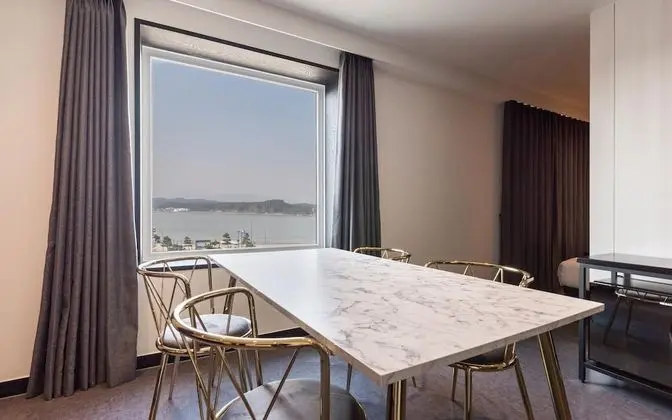 Oda (VIP Luxury Twin Family Room (OTT Avai)