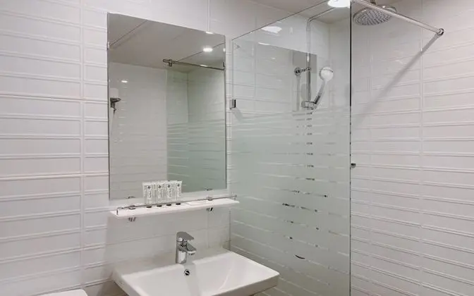 Oda (Standard Double A (Netflix viewing / )