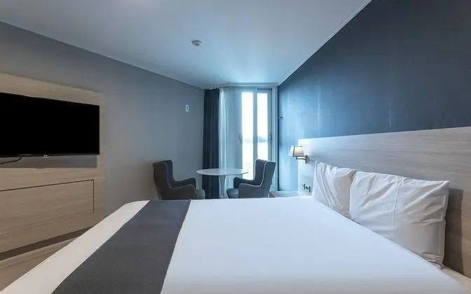 Oda (Standard Double A (Netflix viewing / )