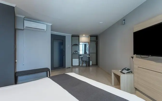 Oda (Standard Double A (Netflix viewing / )