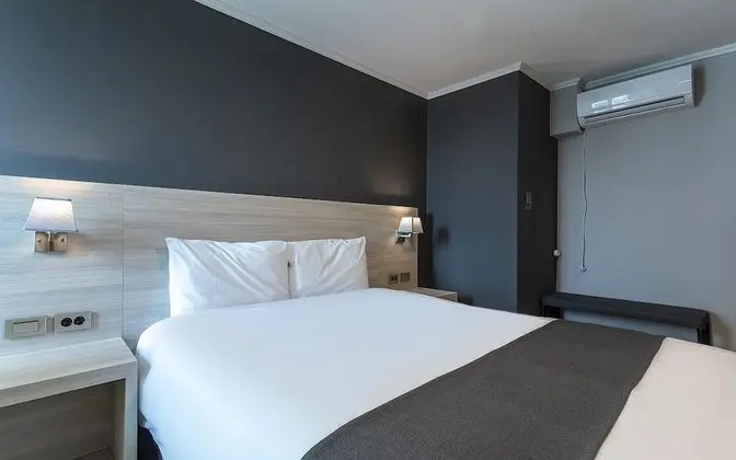 Oda (Standard Double A (Netflix viewing / )