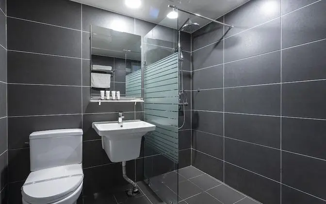 Oda (Standard Double A (Netflix viewing / )