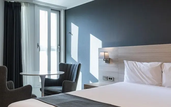 Oda (Standard Double A (Netflix viewing / )