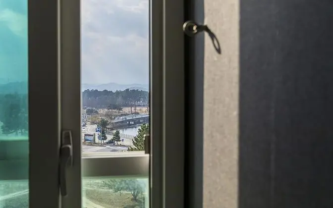 Oda (Standard Double A (Netflix viewing / )