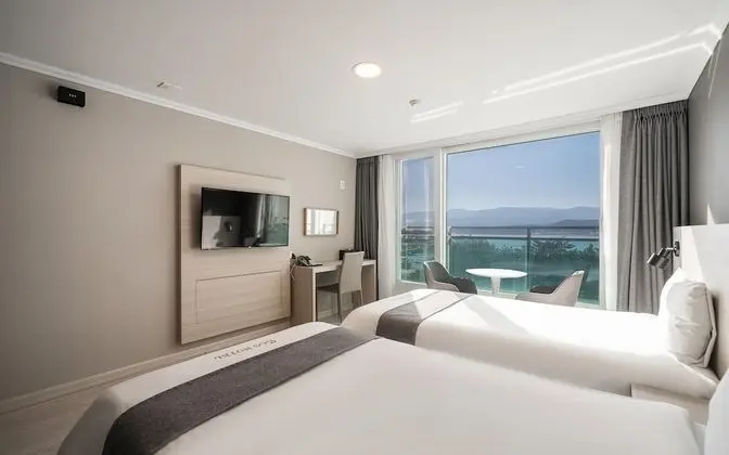 Oda (Standard Twin (Netflix viewing / Tabl)