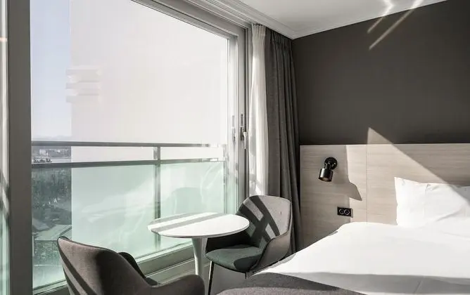 Oda (Standard Twin (Netflix viewing / Tabl)