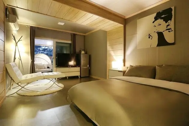 Oda (Lake 12 pyeong A (OLED TV Netflix ava)