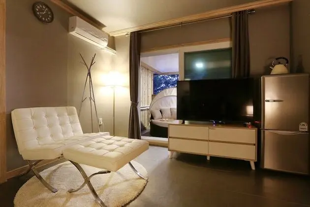 Oda (Lake 12 pyeong A (OLED TV Netflix ava)