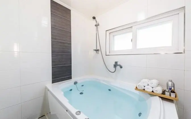 Oda (Alice (duplex) (spa available))