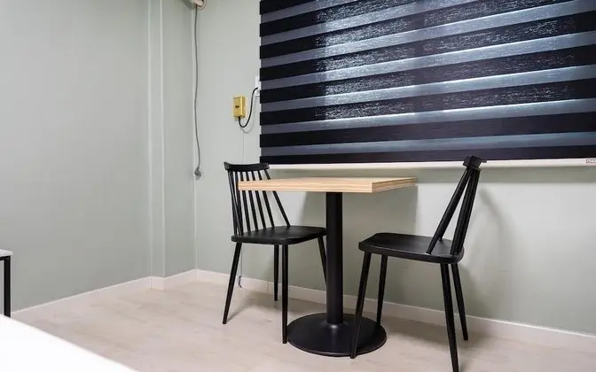 Oda (Standard A (Netflix Available with pe)