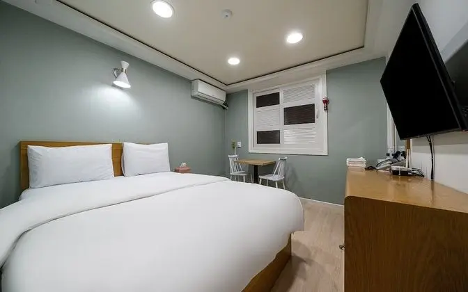 Oda (Standard B (Netflix Available))