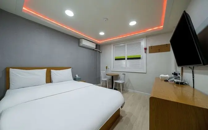 Oda (Standard B (Netflix Available))