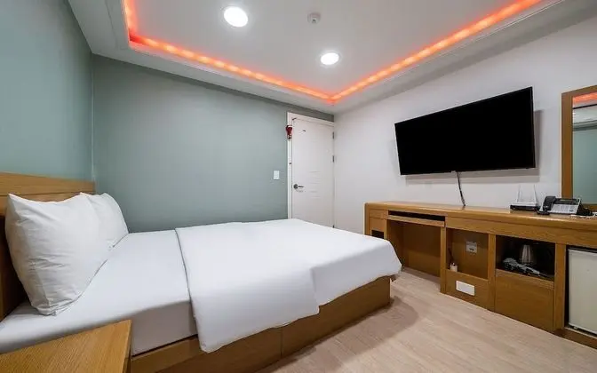 Oda (Standard B (Netflix Available))