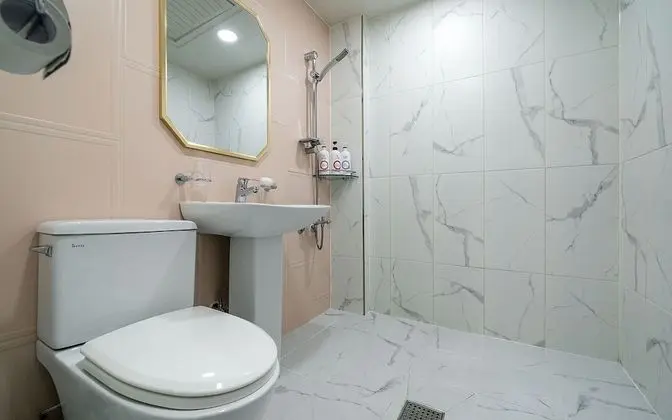 Oda (Standard B (Netflix Available))