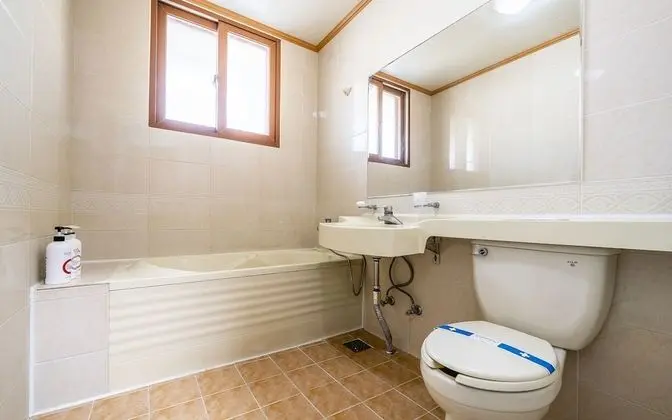 Oda (Twin (Queen + Single Netflix availabl)