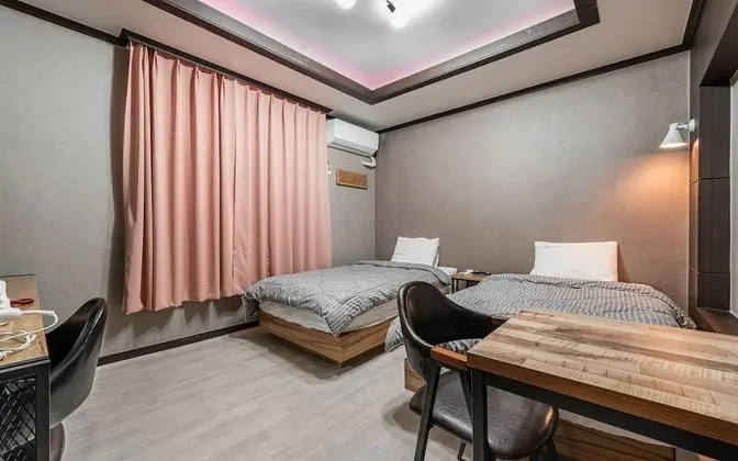 Oda (Twin (Queen + Single Netflix availabl)