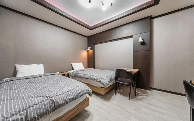 Oda (Twin (Queen + Single Netflix availabl)