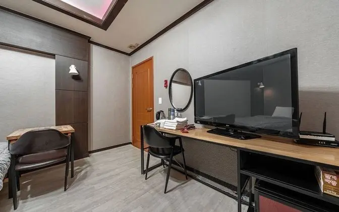 Oda (Twin (Queen + Single Netflix availabl)