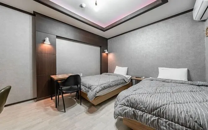 Oda (Twin (Queen + Single Netflix availabl)