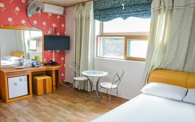 Oda (Mountain View Family Room (Bed))