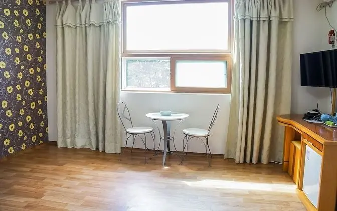 Oda (Mountain View Family Room (Ondol))