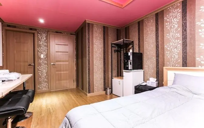 Oda (Room A)
