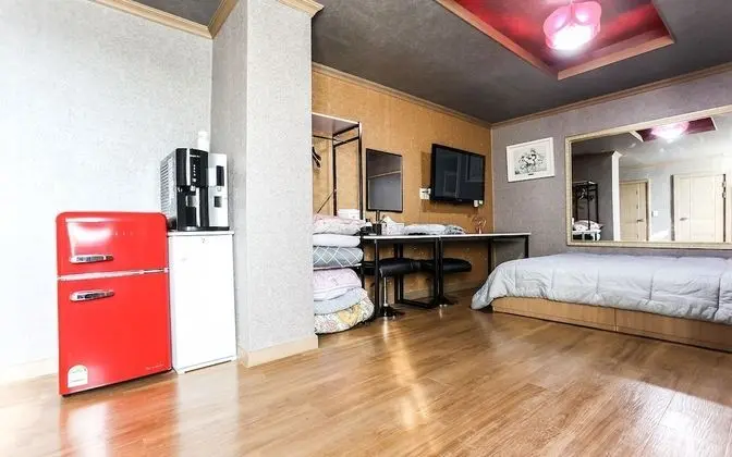 Oda (Room B)