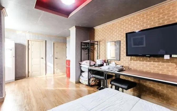 Oda (Room B)