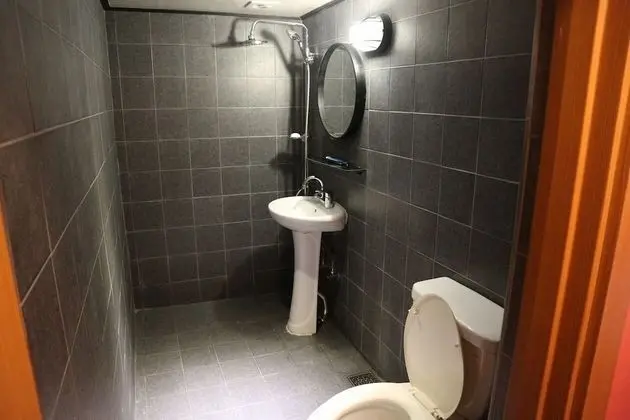 Basic Ortak Ranzalı Oda, Sadece erkekler için