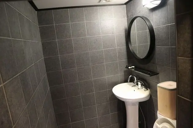 Basic Ortak Ranzalı Oda, Sadece kadınlar için