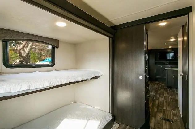 Basic Oda, 2 Yatak Odası (Caravan 3 (no Awning))