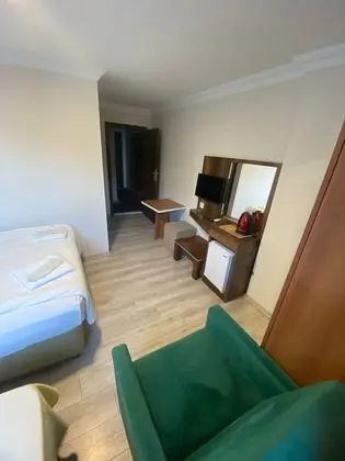 Üç Kişilik Oda, Deniz Manzaralı