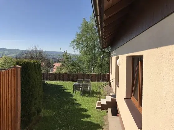 Apart Daire, Bahçe Manzaralı (1)