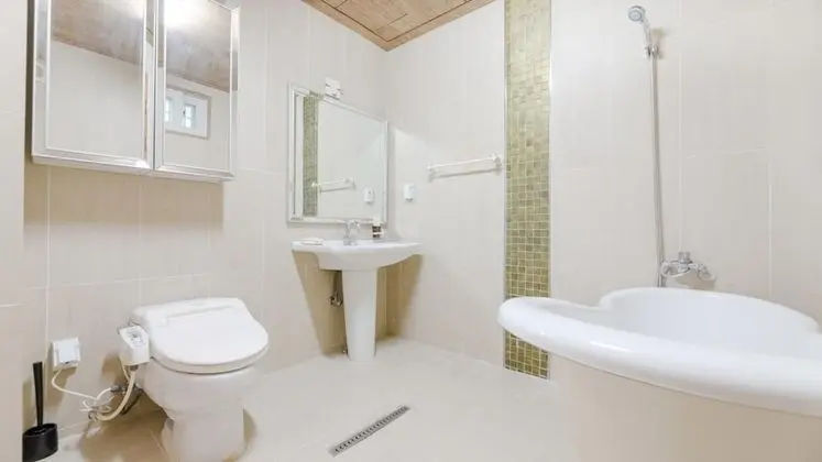 Basic Oda, 4 Yatak Odası (Santamaria)