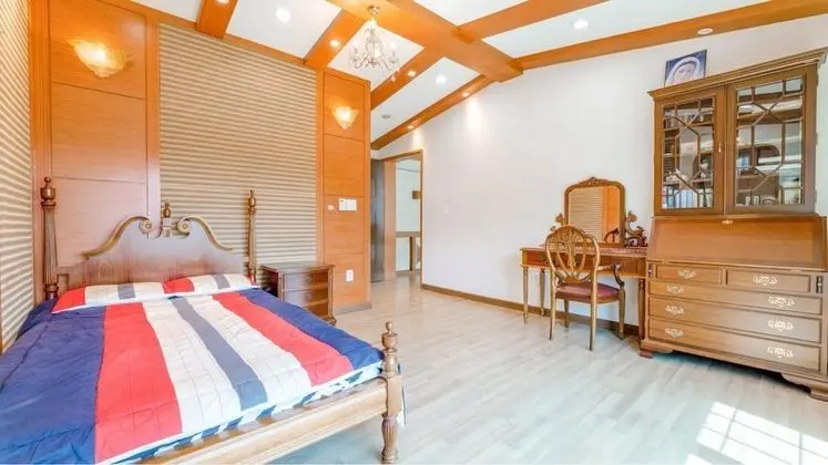 Basic Oda, 4 Yatak Odası (Santamaria)