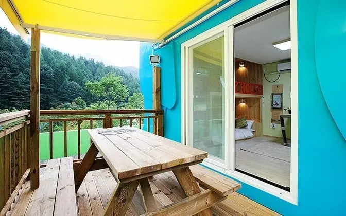 Oda (Rhino Caravan - Individual bathrooms )