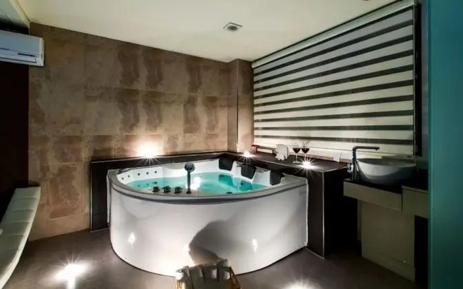 Oda (Manhattan Room 205 (Whirlpool Spa))