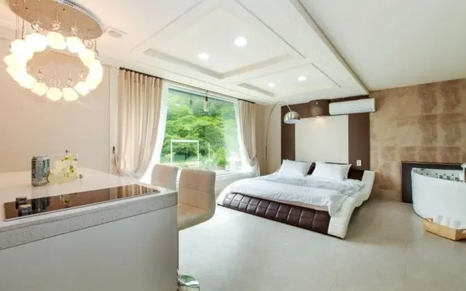 Oda (Manhattan Room 205 (Whirlpool Spa))