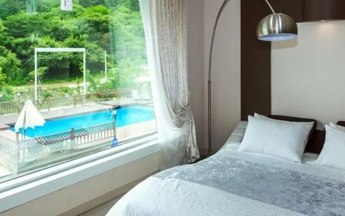 Oda (Manhattan Room 205 (Whirlpool Spa))