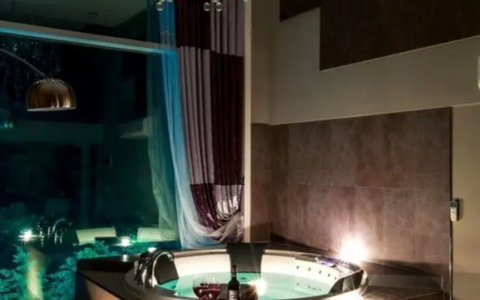 Oda (Martini 303 (Whirlpool Spa Duplex))