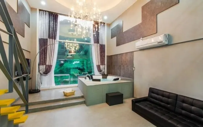 Oda (Martini 303 (Whirlpool Spa Duplex))