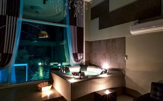 Oda (Martini 303 (Whirlpool Spa Duplex))