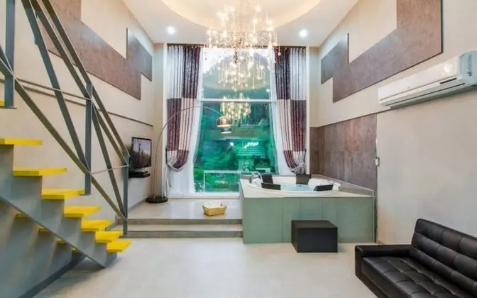 Oda (Martini 303 (Whirlpool Spa Duplex))