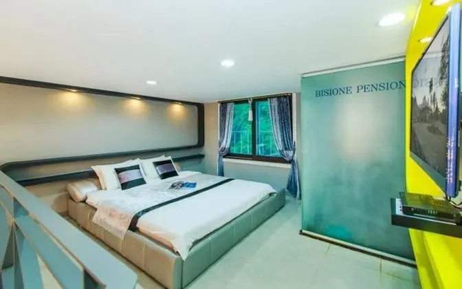 Oda (Martini 303 (Whirlpool Spa Duplex))