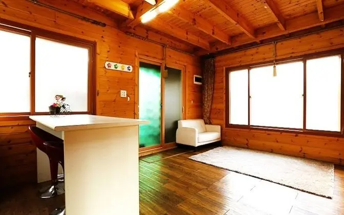 Oda (Sol Mochae (Unshared House Duplex))