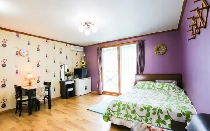 Oda (Mimosa (bed/studio))