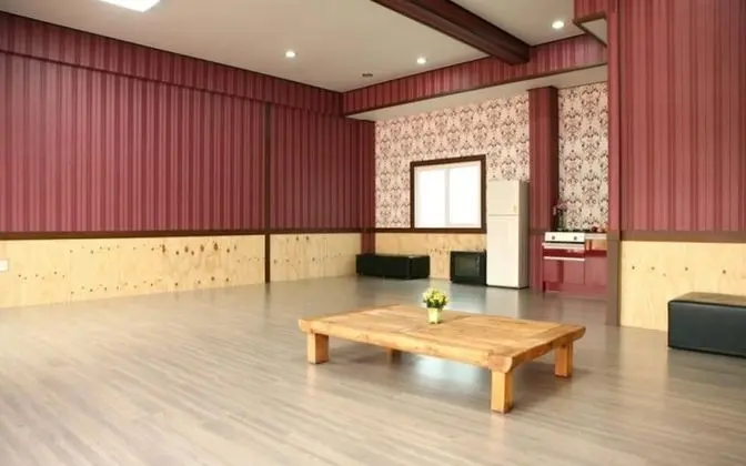Oda (Room 102)