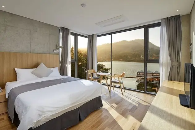 Standard Tek Büyük Yataklı Oda, 1 Büyük (Queen) Boy Yatak, Göl Manzaralı