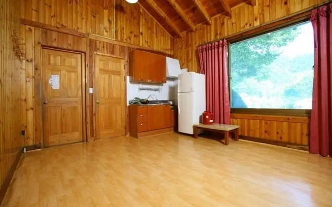 Oda (Medium Log Room A)