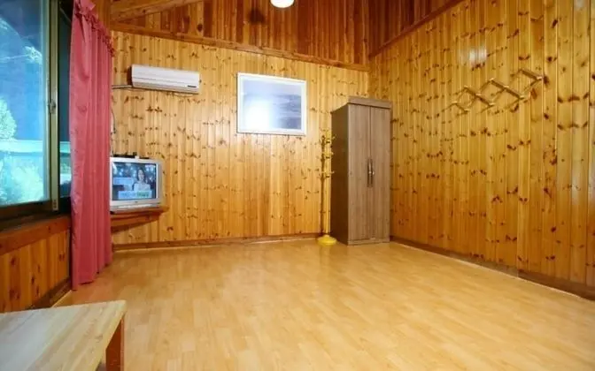 Oda (Medium Log Room A)